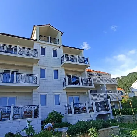 The Father's House Apartman *